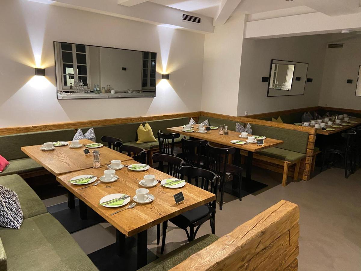 Hotel Restaurant Goldenes Ross Gollheim Exterior foto