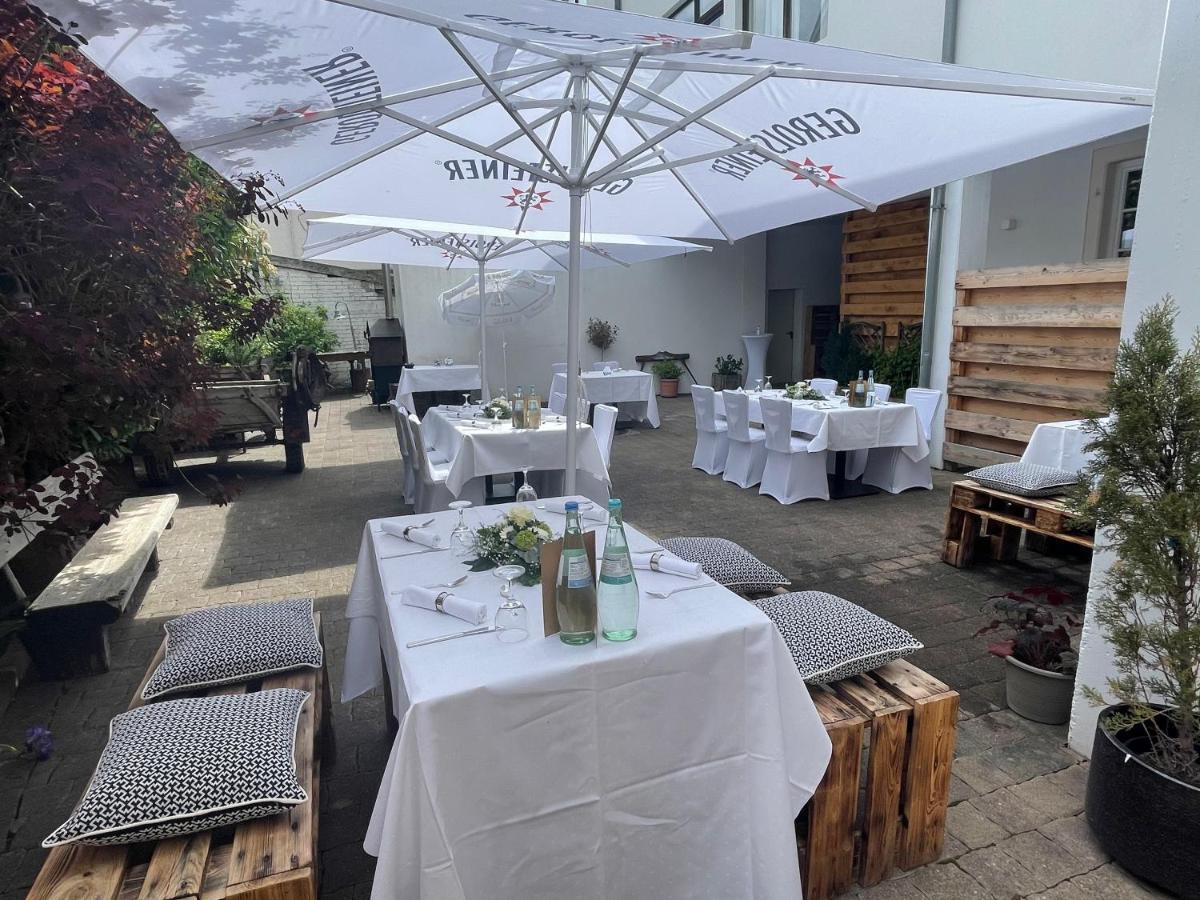 Hotel Restaurant Goldenes Ross Gollheim Exterior foto