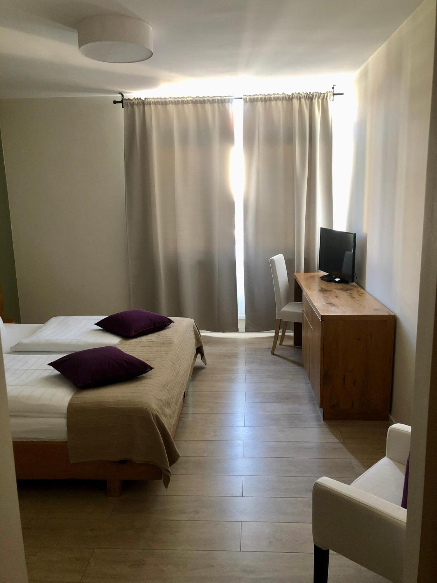 Hotel Restaurant Goldenes Ross Gollheim Habitación foto